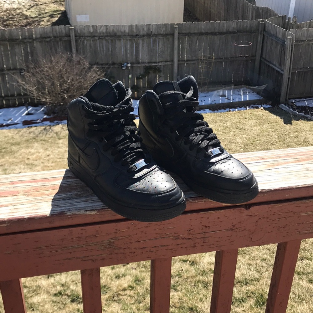 Black Air Force 1’s